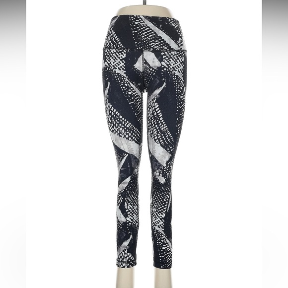 lululemon athletica Pants - Lululemon Athletica Black and White Patterned Leggings